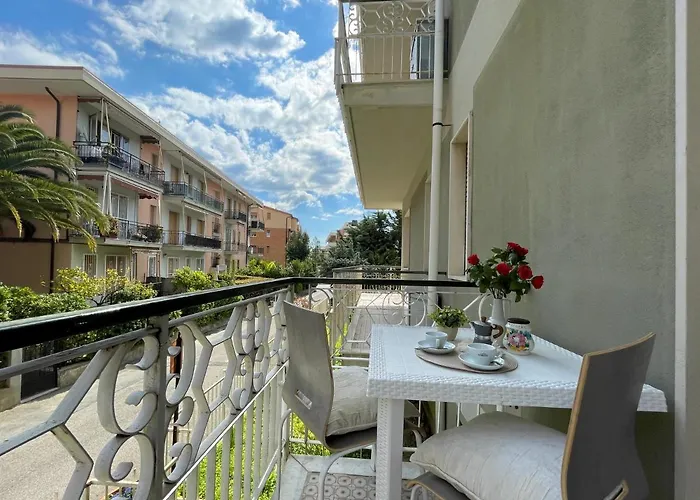 300 Metri Dal Mare Elegante Monolocale Con A/c لوانو