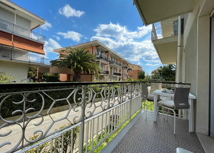 300 Metri Dal Mare Elegante Monolocale Con A/c Apartmán *